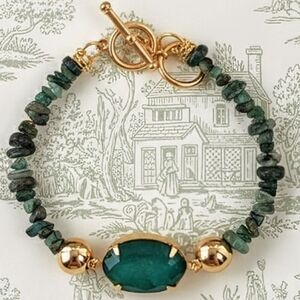 13 Carats Natural Emerald Chips And Centerpiece Bracelet